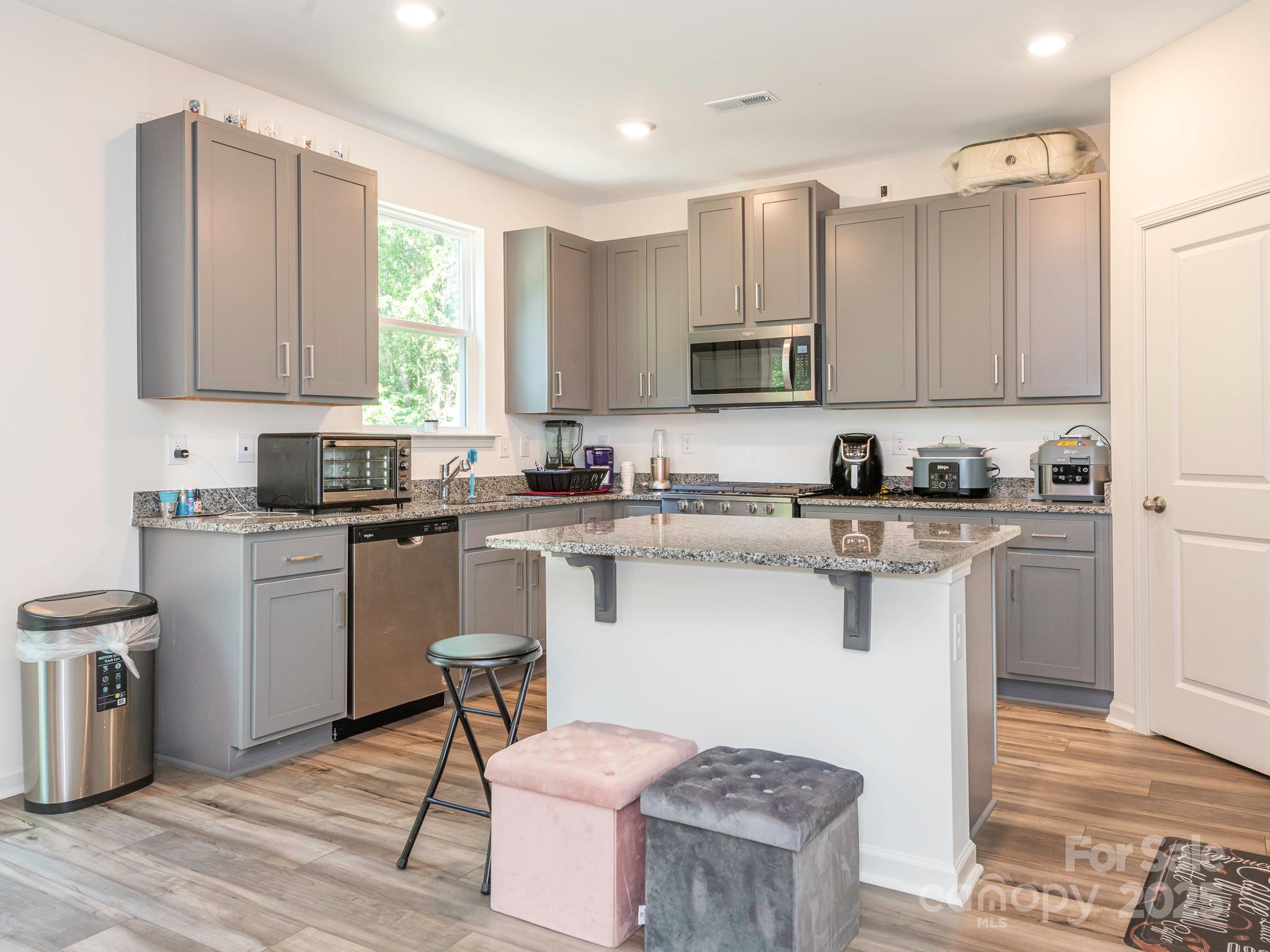 11010 Redcoat Hill Lane