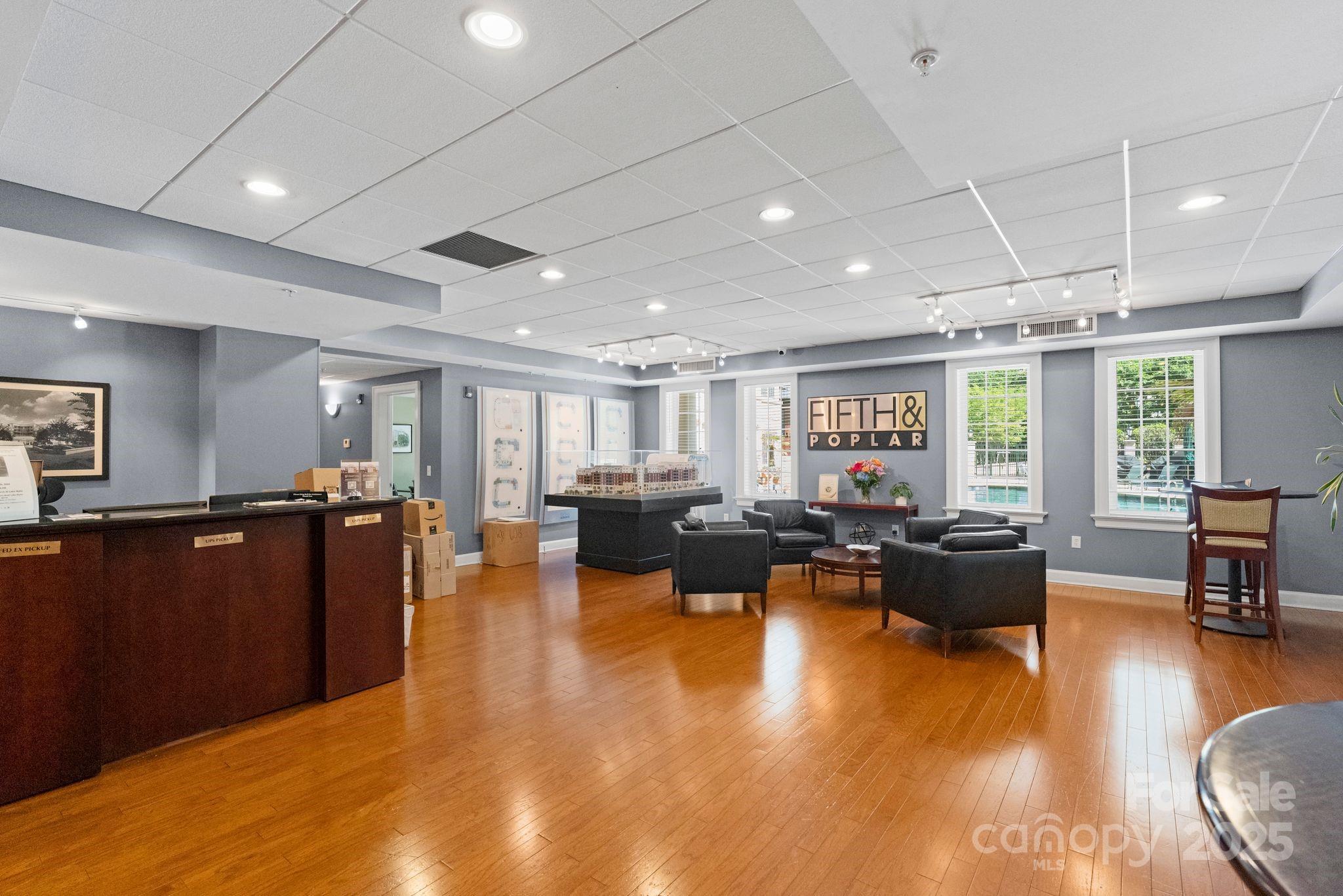 Fifth And Poplar - Residential