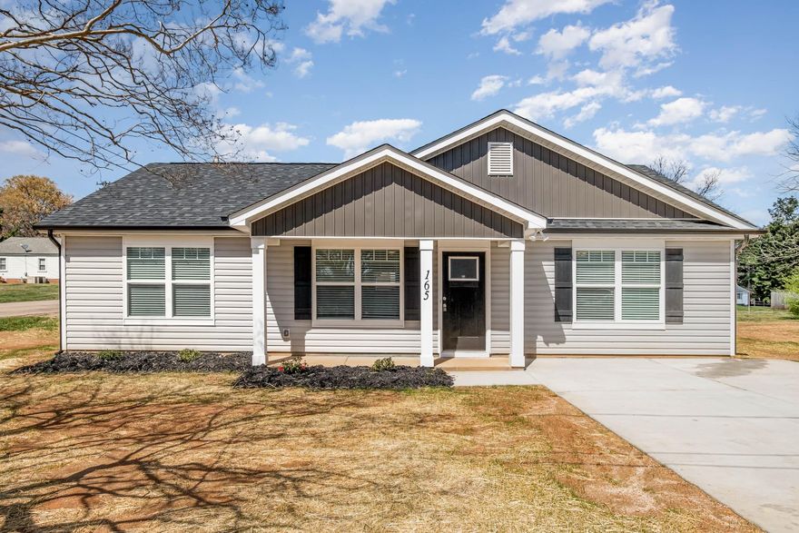 Completed new construction that is ready for you to move in. This home is absolute beautiful and the layout is open and very functional. Enjoy the convenient location to Concord and all the fun things going on in downtown Kannapolis. Come see it and get ready to fall in love with your new home.