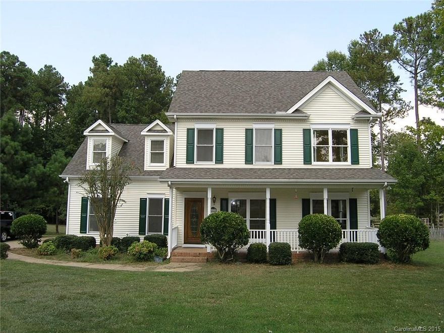 Custom Built home in beautiful neighborhood surrounded by horse farms. Master Bedroom on Main floor with Garden tub in Master Bath and sep shower, huge Bonus Rm on upper level could be 4th bedroom, Fireplace with Gas Logs in 2 story Great Rm, Hardwood, Ceramic tile and Berber Carpet flooring.  Community pond.