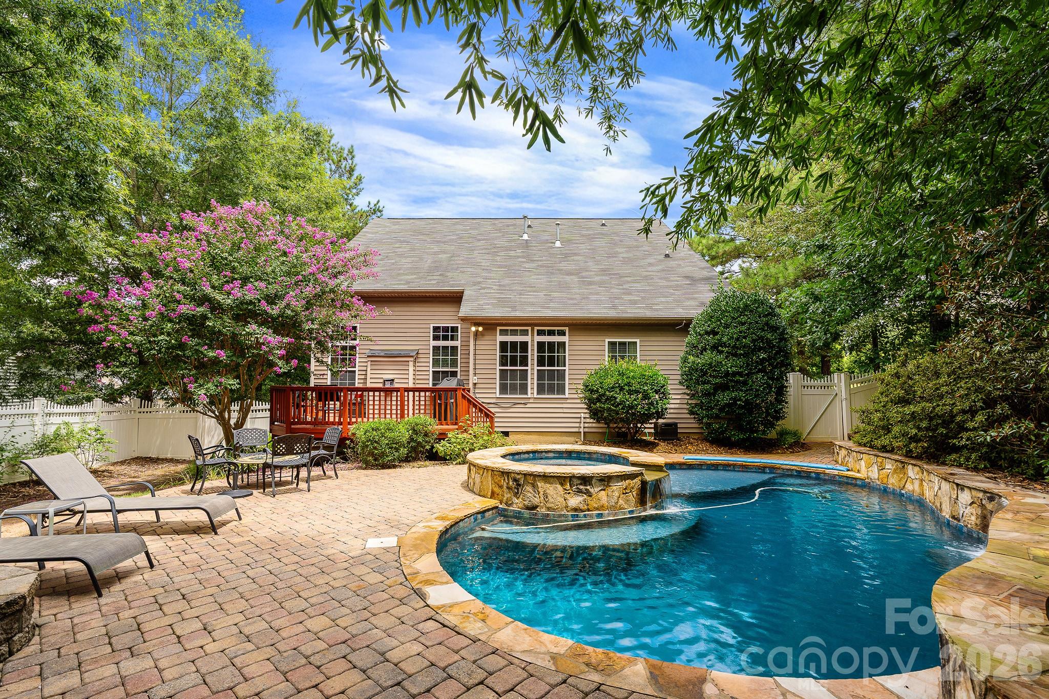 4006 Hickory View Drive