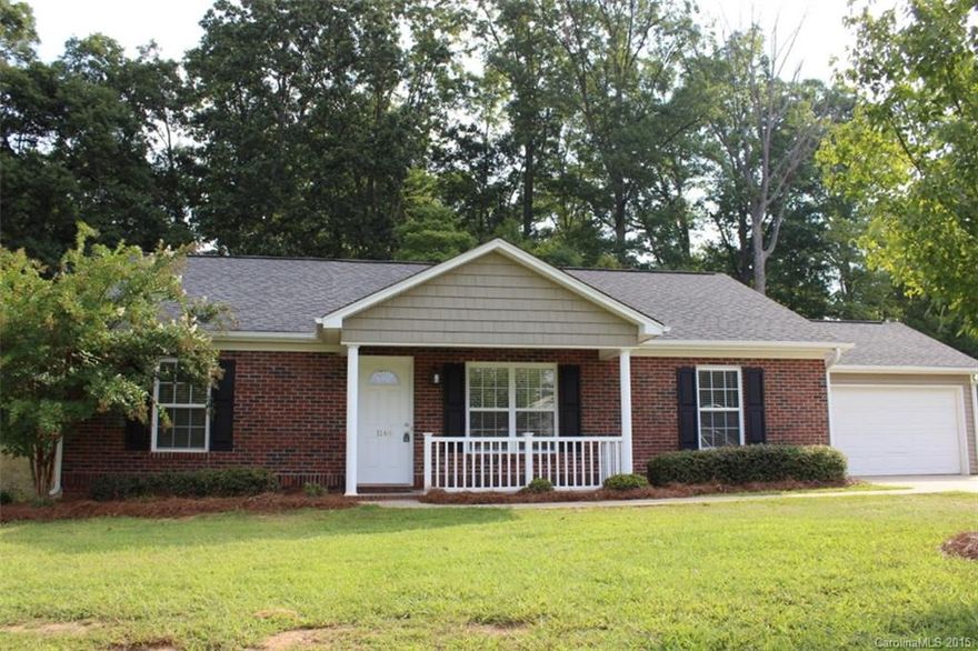 Gastonia- 3 BR/2 BA Ranch.  Lovely vaulted ceilings.  Popular split floorplan.  All brand new appliances, new carpet, fresh paint.  Home is in excellent condition and ready for a quick close.  One year warranty provided.  Ask about $5000 down payment/closing cost assistance.  Priced to sell at $114,900!!!