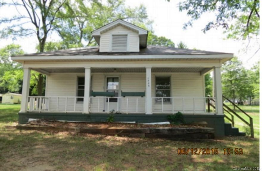 One level vinyl bungalow with 3 bedrooms, oil heat and covered front porch. Time Limit Bid Property. 4.5% Buyer Premium chgd buyer at closing. No inspection contingencies accepted on TLB Properties. REO. Property sold As-Is w/o repair, warranty or Seller Disclosure.  The Listing Broker & Seller assume no responsibility & make no guarantees as to the accuracy of info herein. Seller will accept cash or conventional offers only.