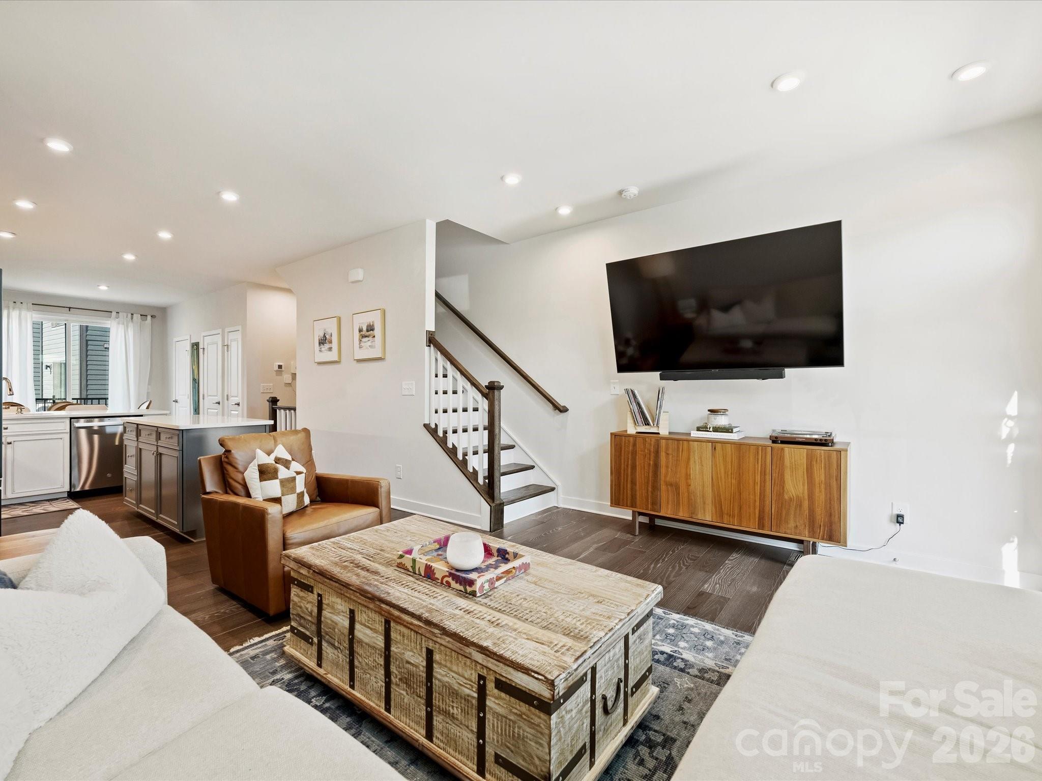 4746 Chastain Avenue