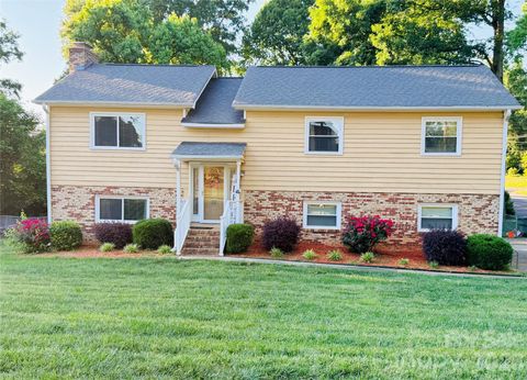 Photo of 2600 Providence Drive, Gastonia, NC 28052 (MLS # 4381747)