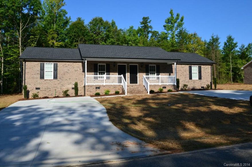 Newly built rental duplex with 2 bdrms/1 bath and 950 sq ft with all appliances (washer and dryer too) included. 2 minutes from New 16 at 150. (25 minutes to uptown, 10 to Lincolnton, 20 to Mooresville) Full brick (more energy efficient), with laminate floors throughout (NO CARPET). Granite countertops, tiled backsplash, pantry, and 4 ceiling fans. Covered porch and back patio.  Short term (6 month lease available) at higher price.  Call agent for details.