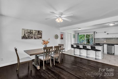 4930 Crestmont Drive Charlotte NC 28205