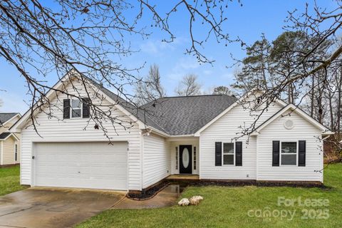 Photo of 818 White Oak Lane, Matthews, NC 28104 (MLS # 4281187)