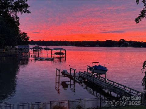 121 Kelly Point Lane Mooresville NC 28117