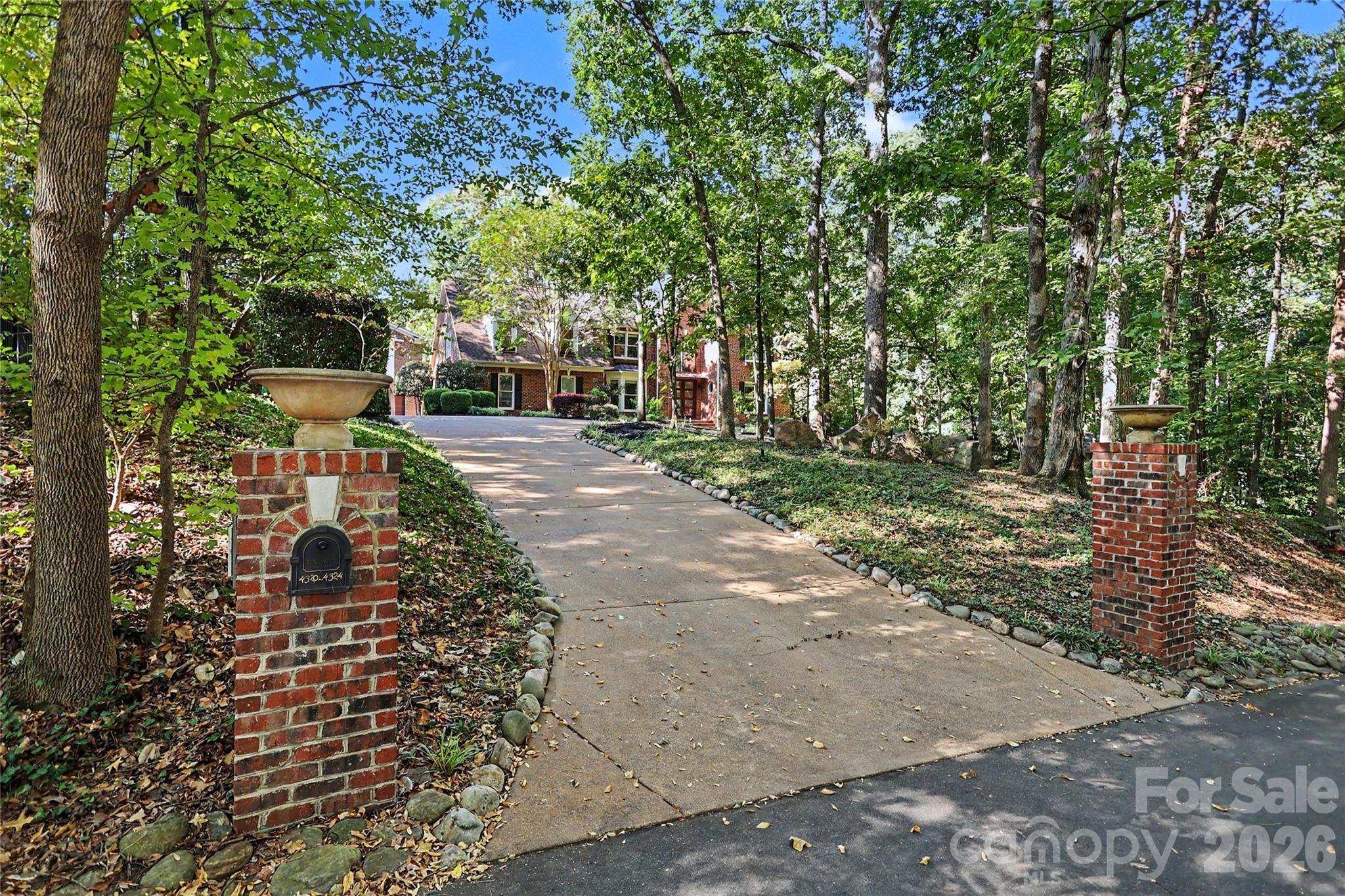 4320 Town And Country Drive