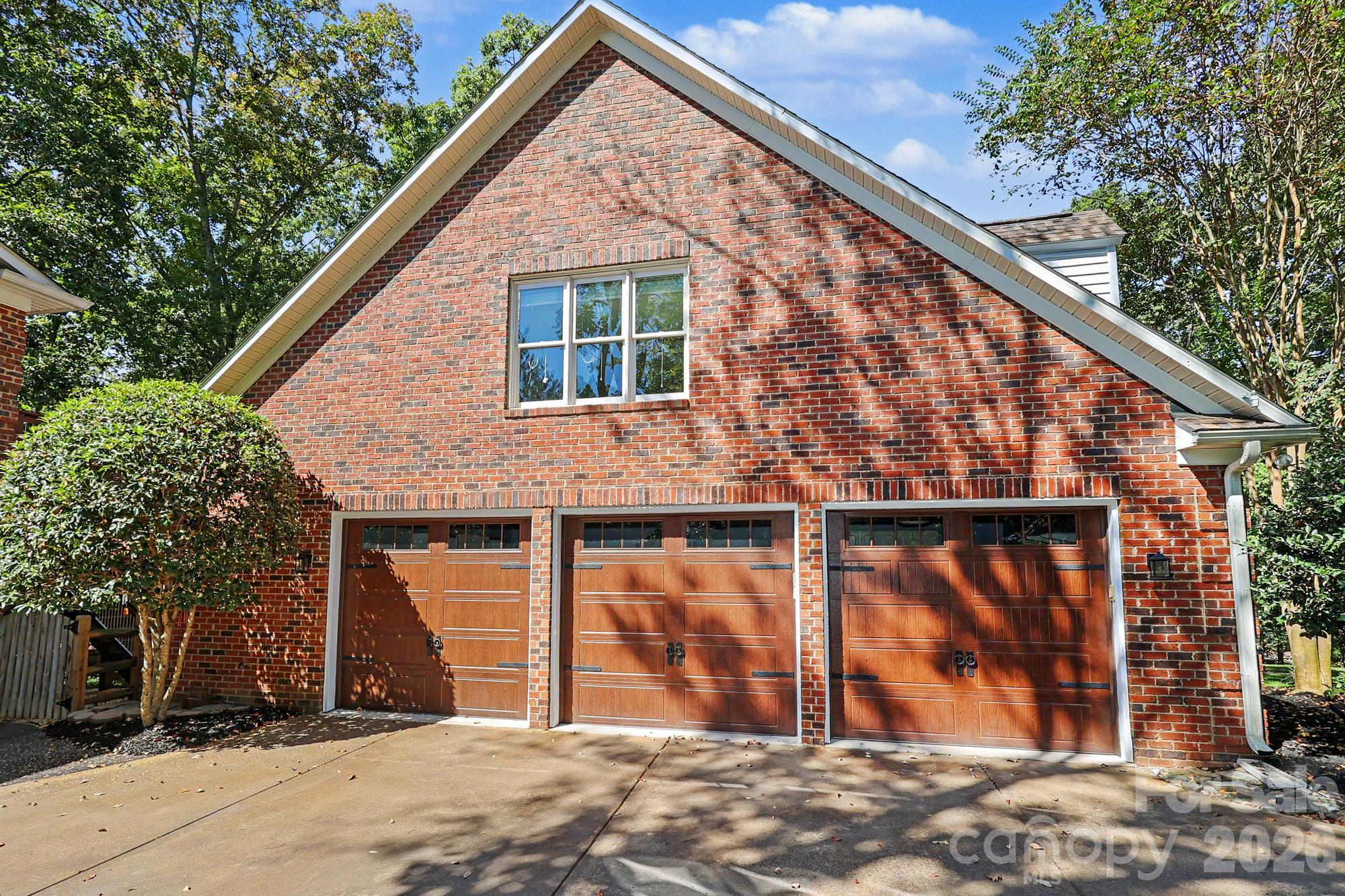 4320 Town And Country Drive