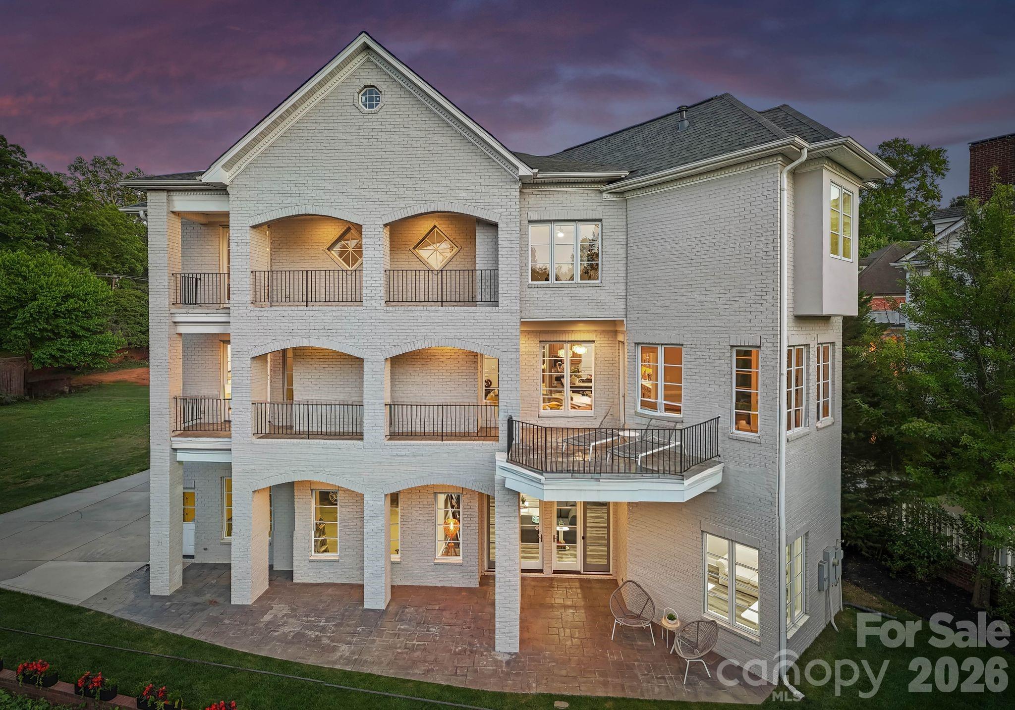 1120 Chollywood Drive