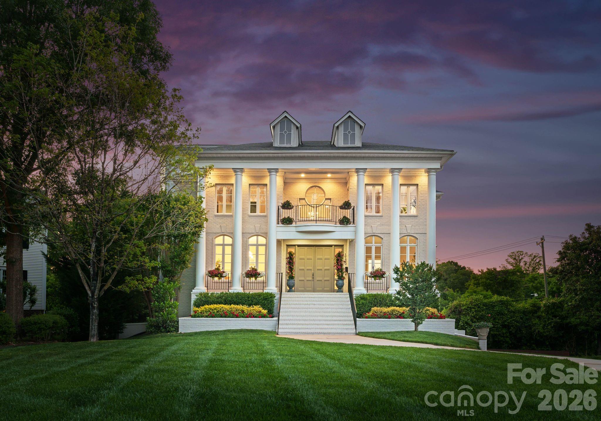 1120 Chollywood Drive