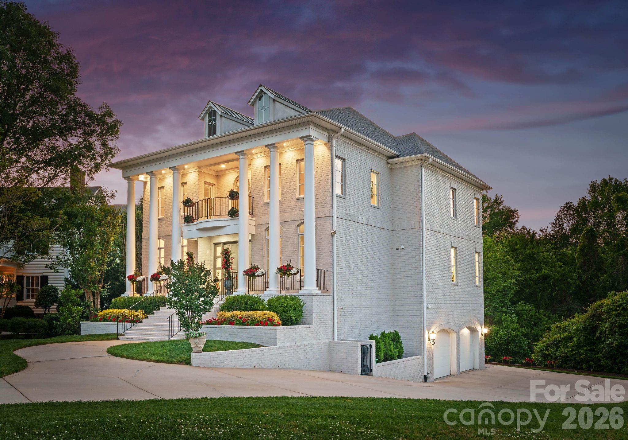 1120 Chollywood Drive