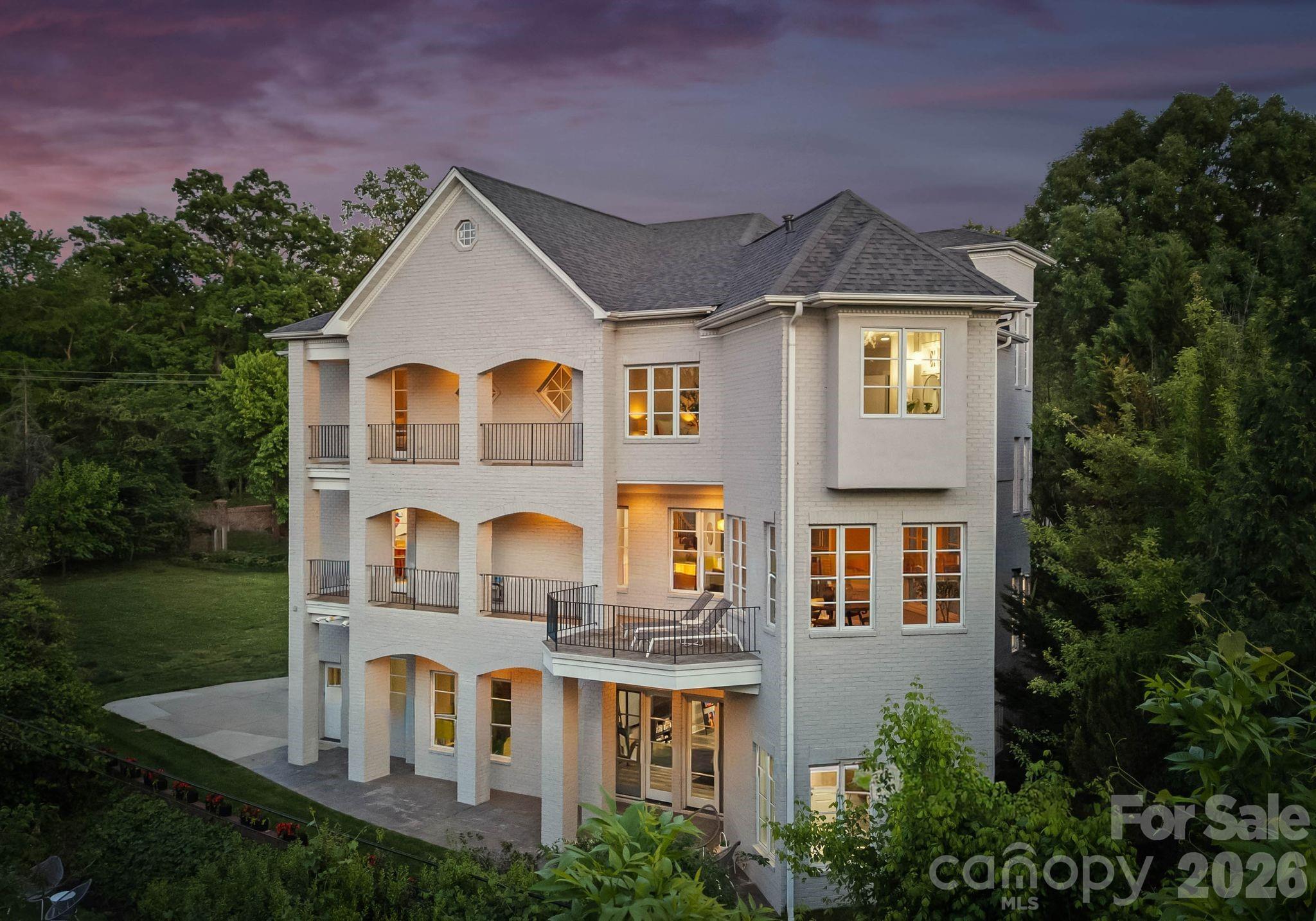 1120 Chollywood Drive
