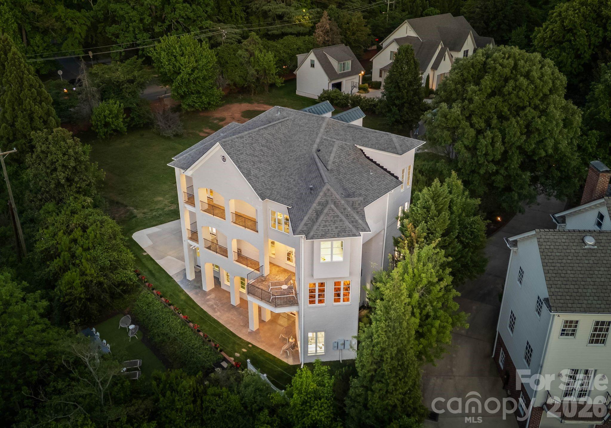 1120 Chollywood Drive