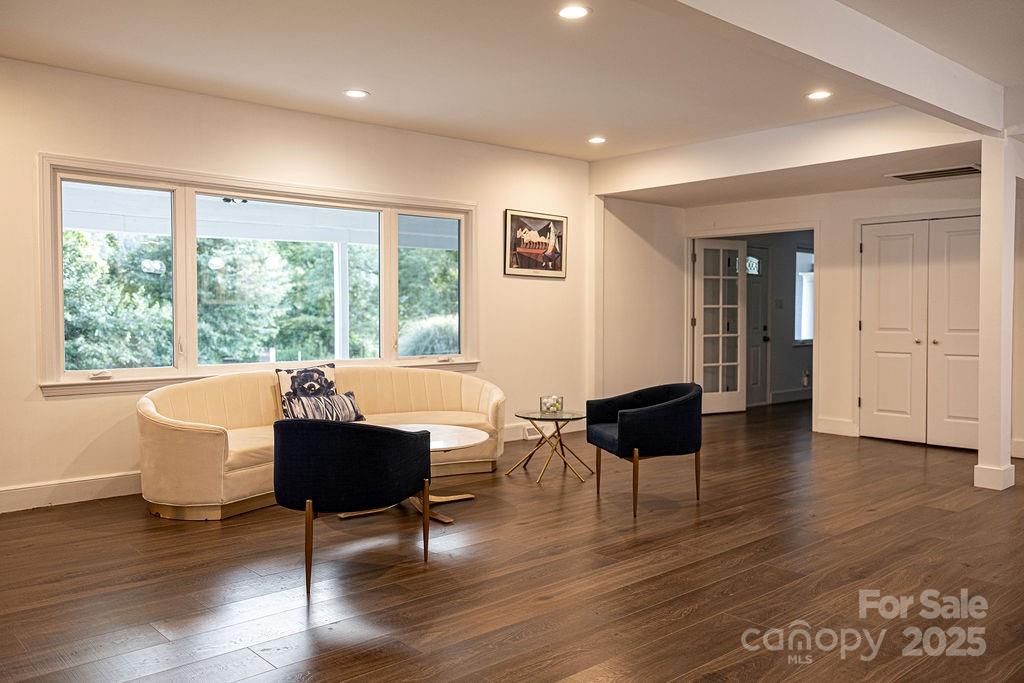 421 Lakeside Drive
