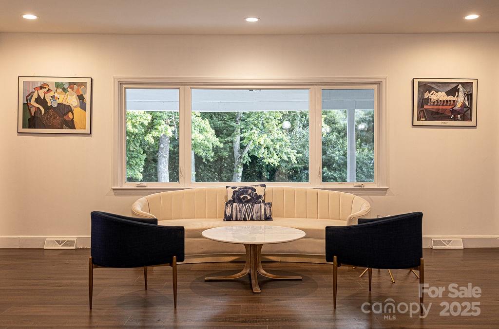 421 Lakeside Drive