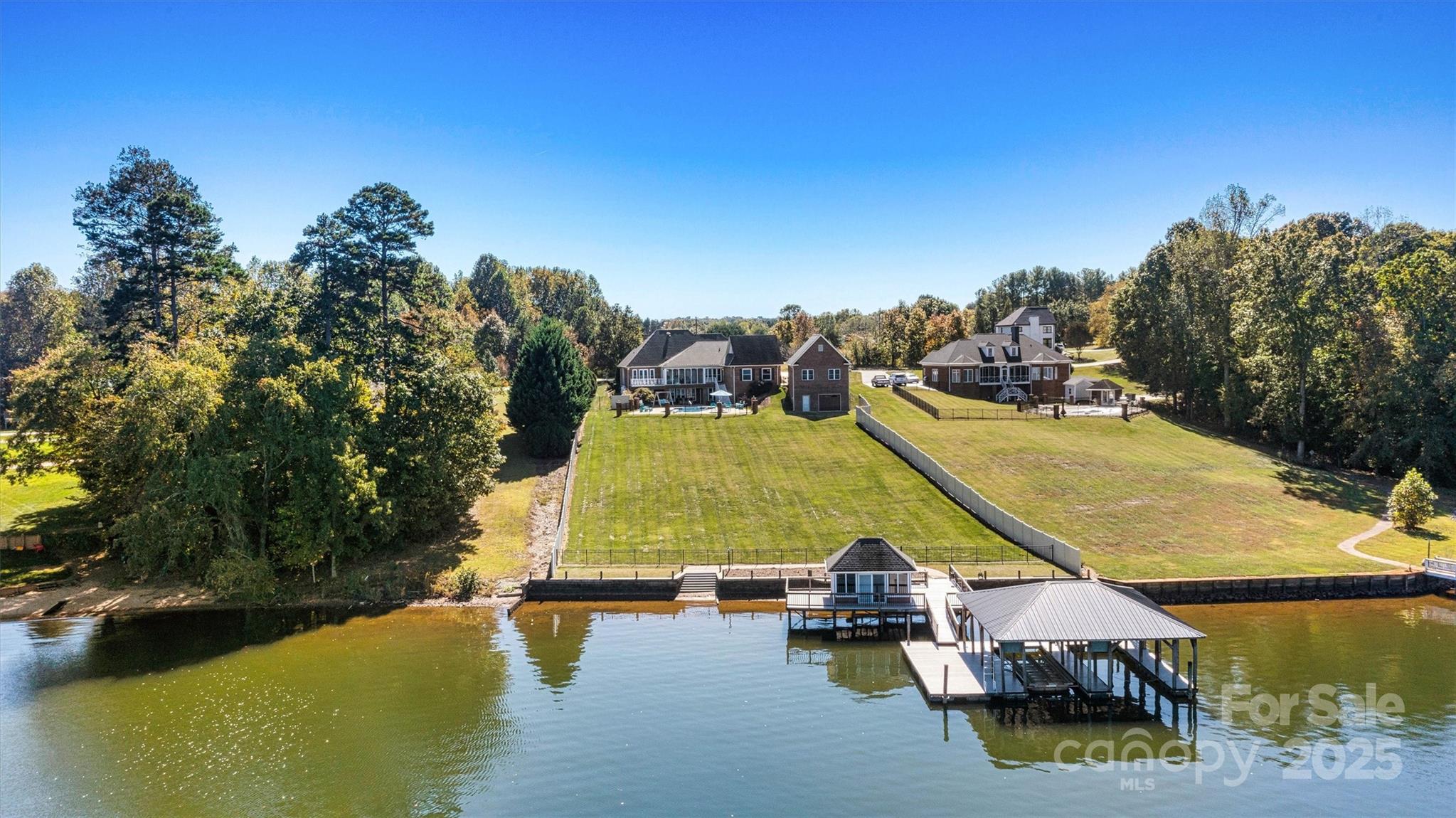 61 Island Pointe Court
