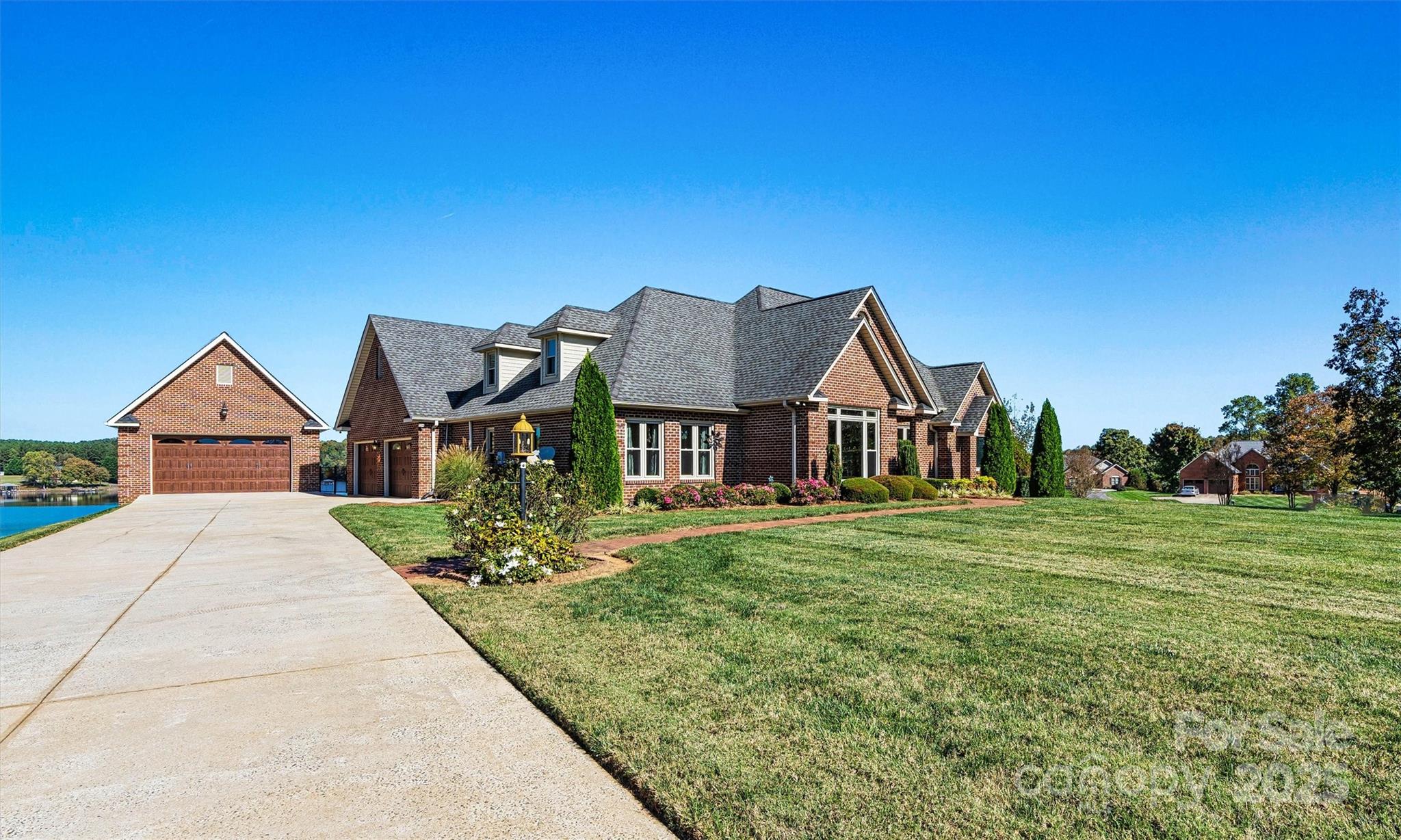 61 Island Pointe Court