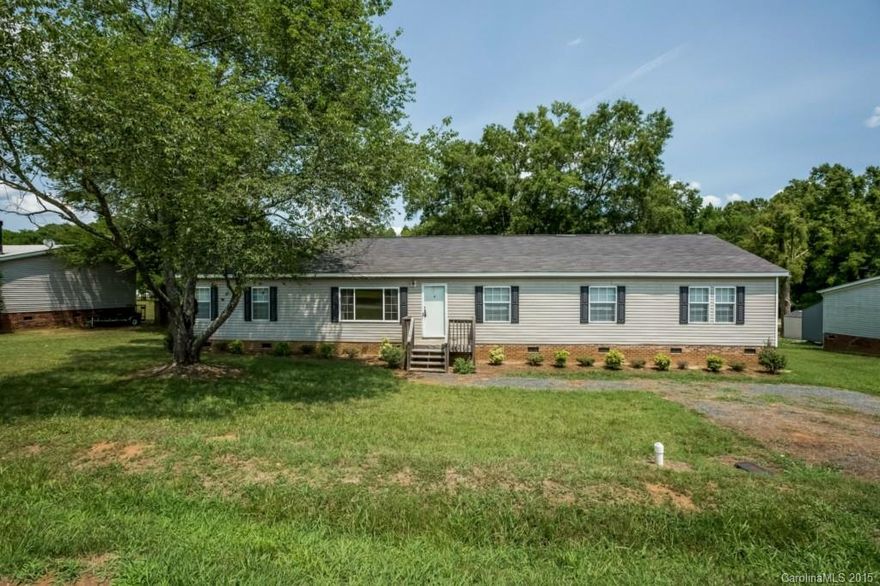 Large master bedroom and double sinks in bath with relaxing soaking tub. Fireplace in oversized family room. Spacious kitchen with center island and plenty of cabinet/counter space with open floor plan to Living Room. Move in ready!