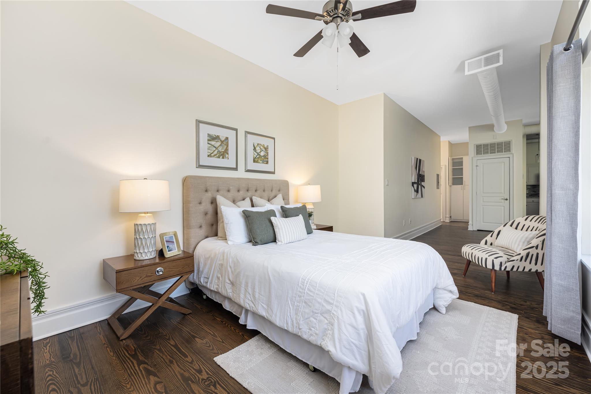 404 N Laurel Avenue 28