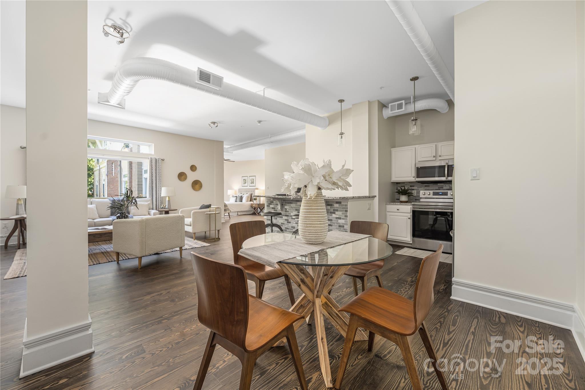 404 N Laurel Avenue 28