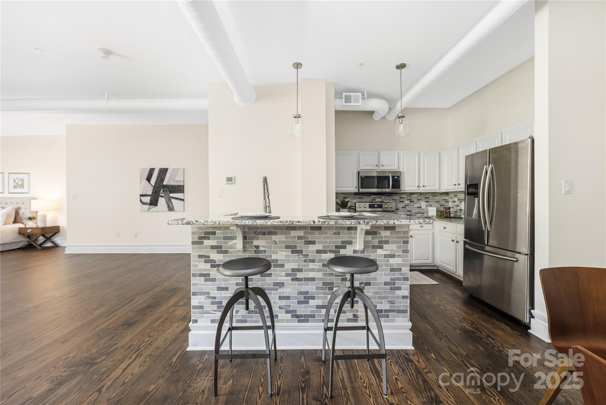 404 N Laurel Avenue 28