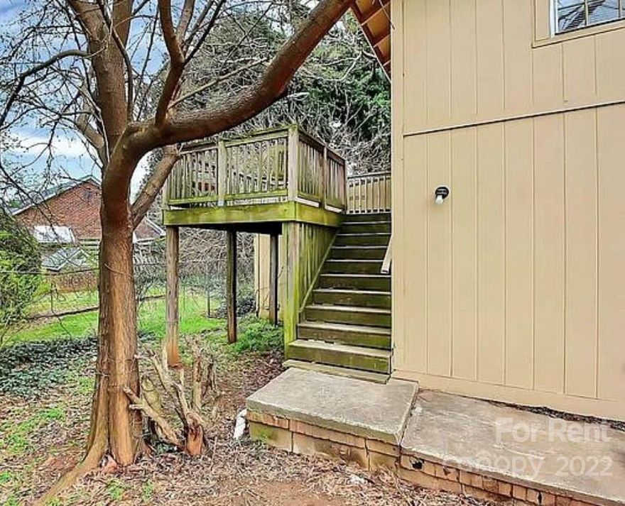 Cute 1 Bedroom Upstairs Apartment Located in Rock Hill, Close to Winthrop University, 1 Bedroom, 1 Bathroom, Living Room, Eat In Kitchen with Range & Refrigerator.
No Smoking/No Vaping. Call Owner for All Pet Permission. By Appointment Only (Available by November 15, 2022).