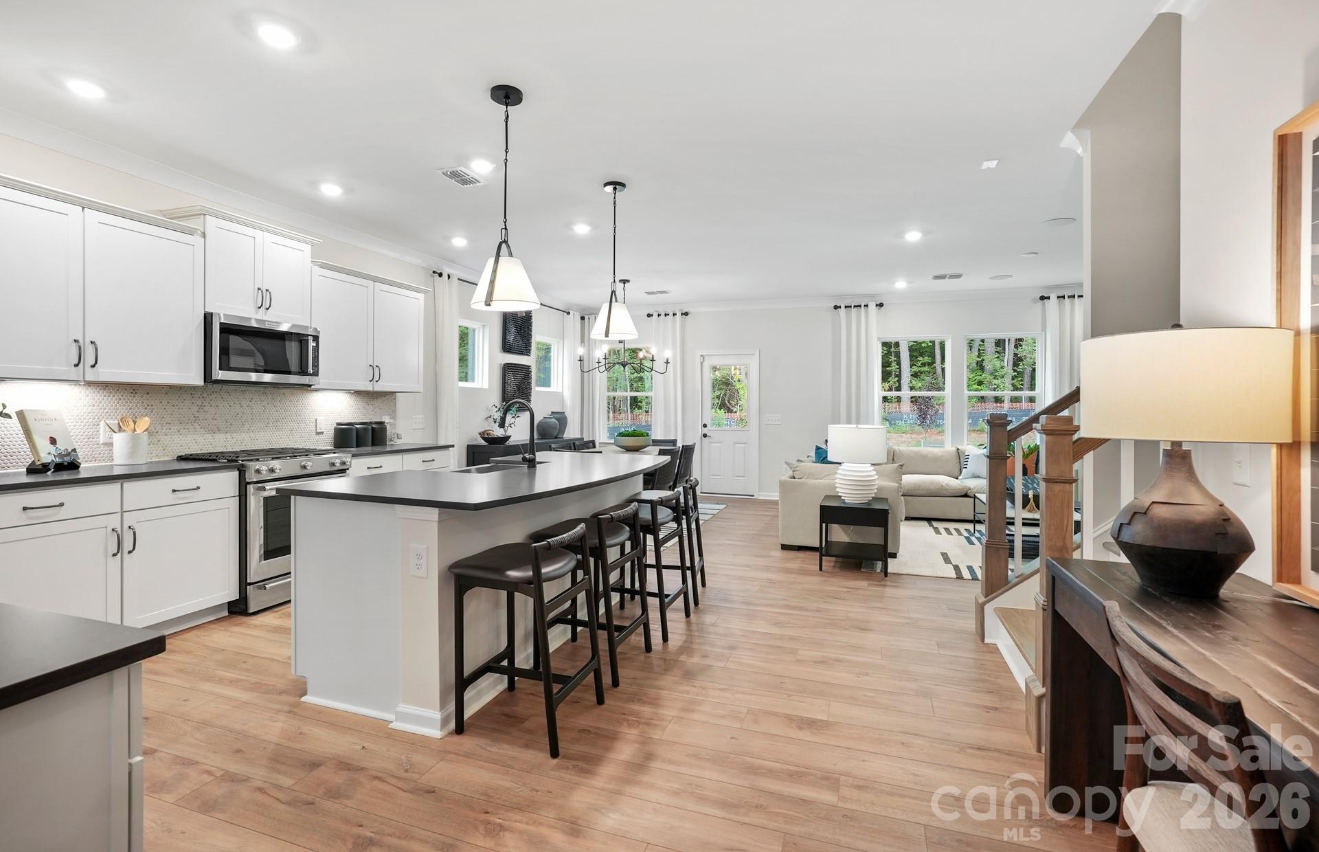 1568 Gossage Lane NW