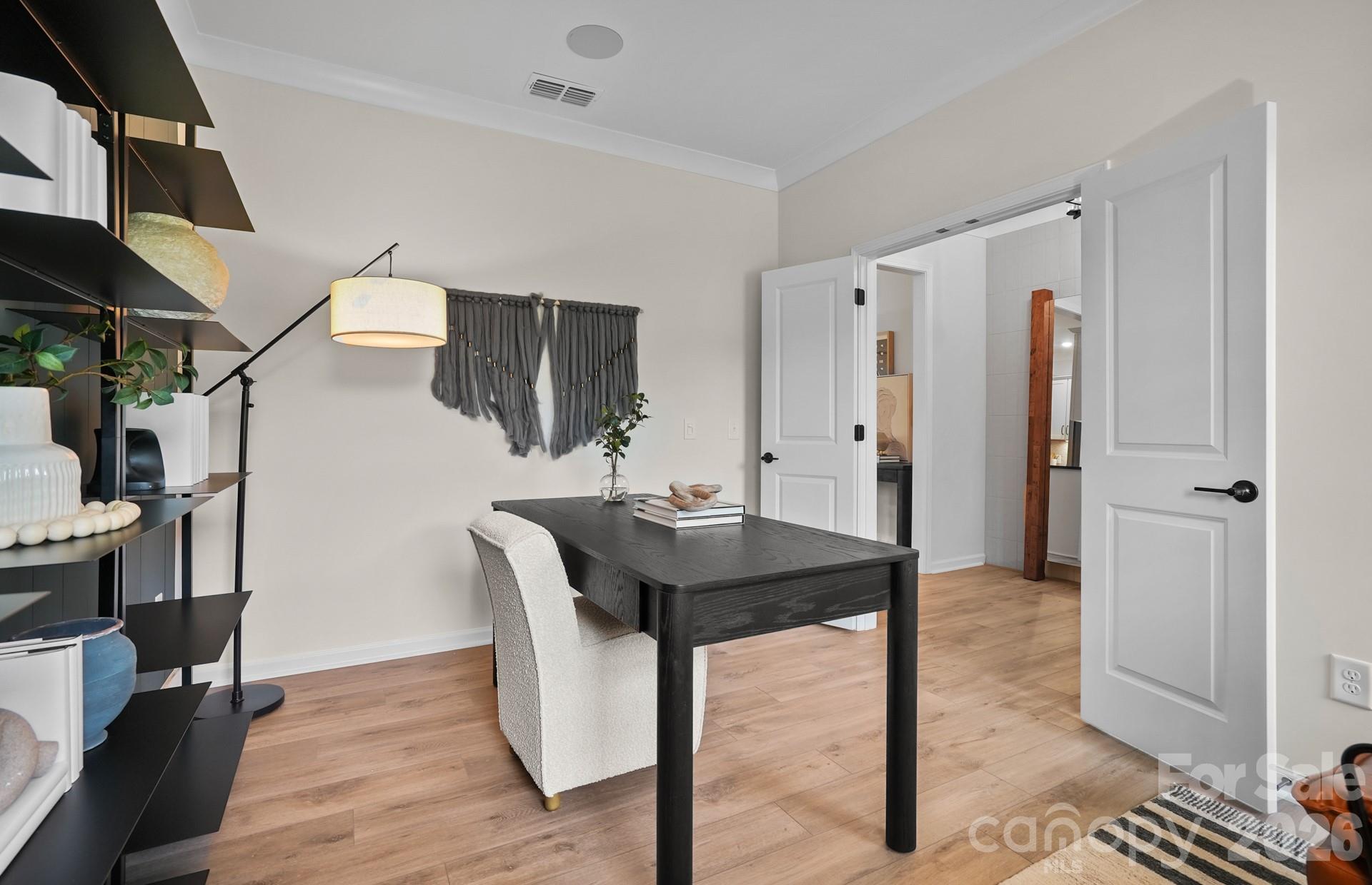 1568 Gossage Lane NW