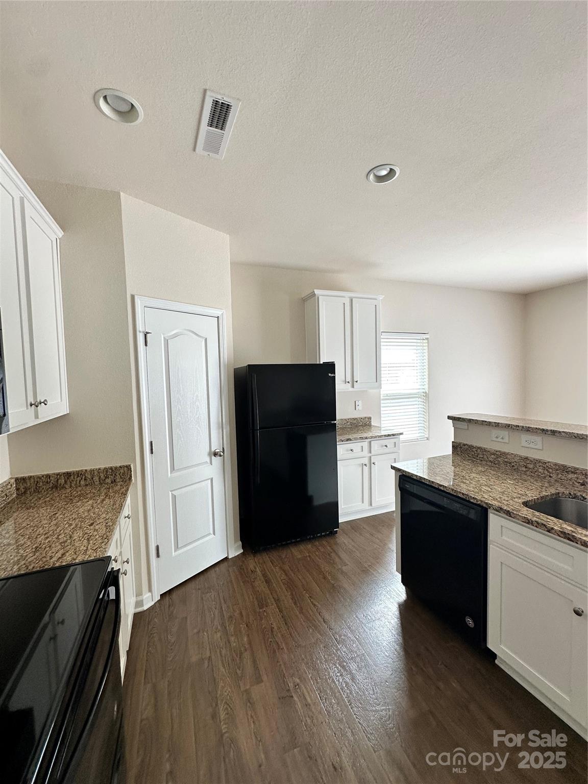 7516 Mockernut Drive