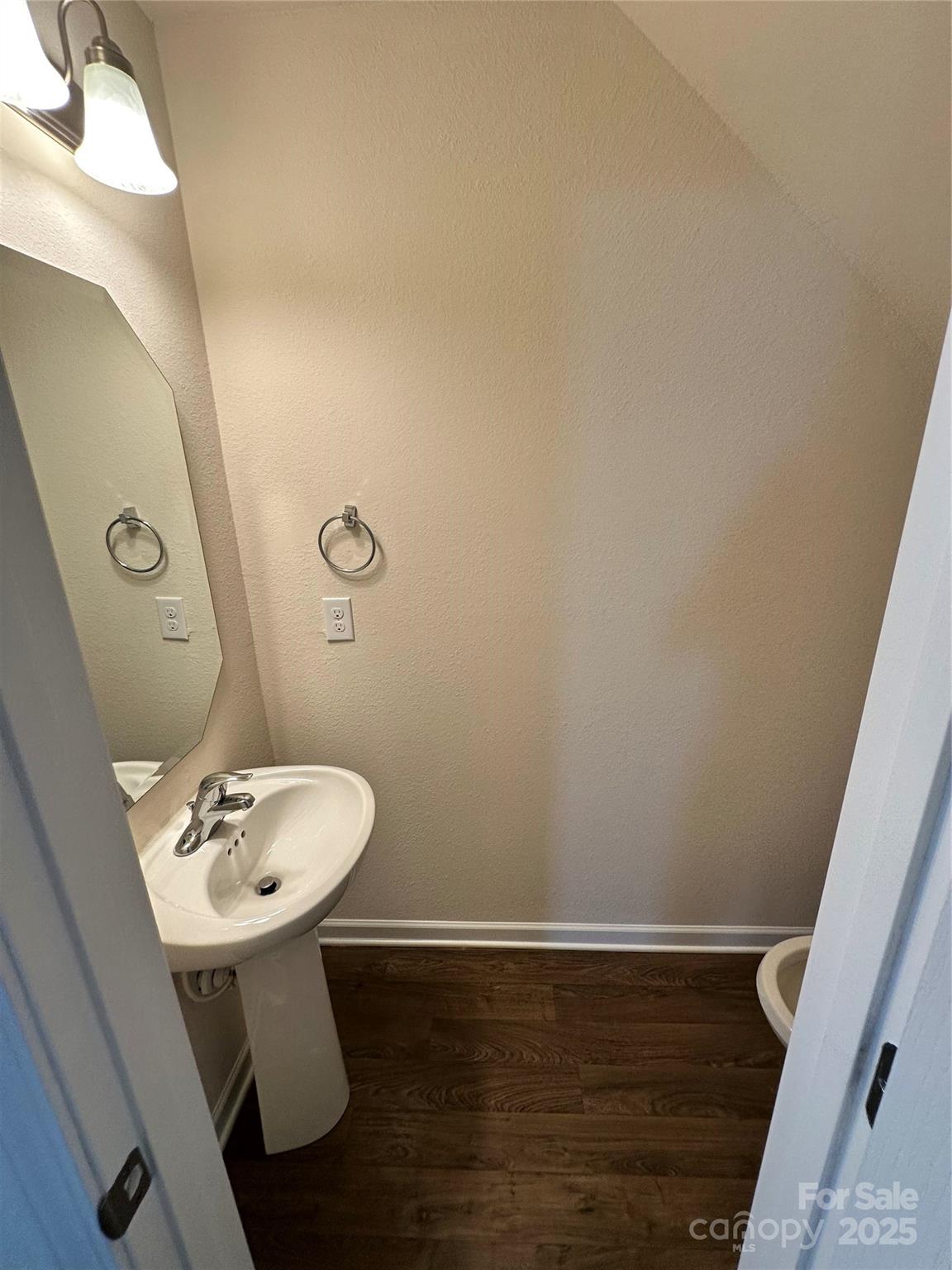 7516 Mockernut Drive