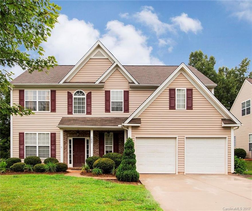 Resort amenities,low taxes,close to shopping,restaurants,Hwy 521, minutes to Ballantyne.2 story4-5 beds,blinds throughout,intercom w radio,FP in Great Rm open to kitchen w 2 yr old appliances,pendant lights over sitting/serving bar,granite counters,lge pantry.Lots of living space on main w 9'ceilings.French doors to Master w room for sitting area,dual sink vanity,garden tub,walk-in shower,walk in closet.Huge bonus/5th bed w closet. Lge extended patio.Ask agent to share attached full description.