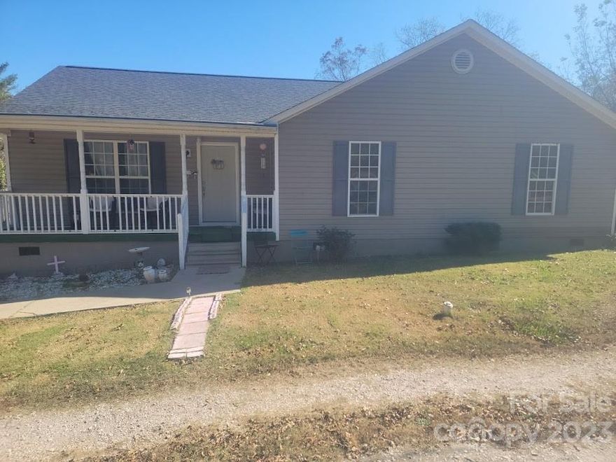 This Cute home is all you will need to start your new journey!  As you enter through the front door, you will have that feeling of home. This cozy home has large rooms and an open floor plan. Plan your next holiday as you gather in the Livingroom. The kitchen has newer appliances and a center island for you  to have  extra counter space.
The primary bedroom is spacious and has a walk in closet. The home has newer flooring and neutral colors throughout the home. Enjoy the outdoors as you sit on the rocking chair front porch. Venture into the city as you enjoy the restaurants and shopping and all that York has to offer. This home is just waiting for you to make it yours.
Don't delay, schedule your showing Today!!!  This home is being sold AS IS. Motivated Seller!!! Reduce now to compensate for the cosmetic repairs. Also , seller is allocating $5000 for concessions for buyer to use as needed!