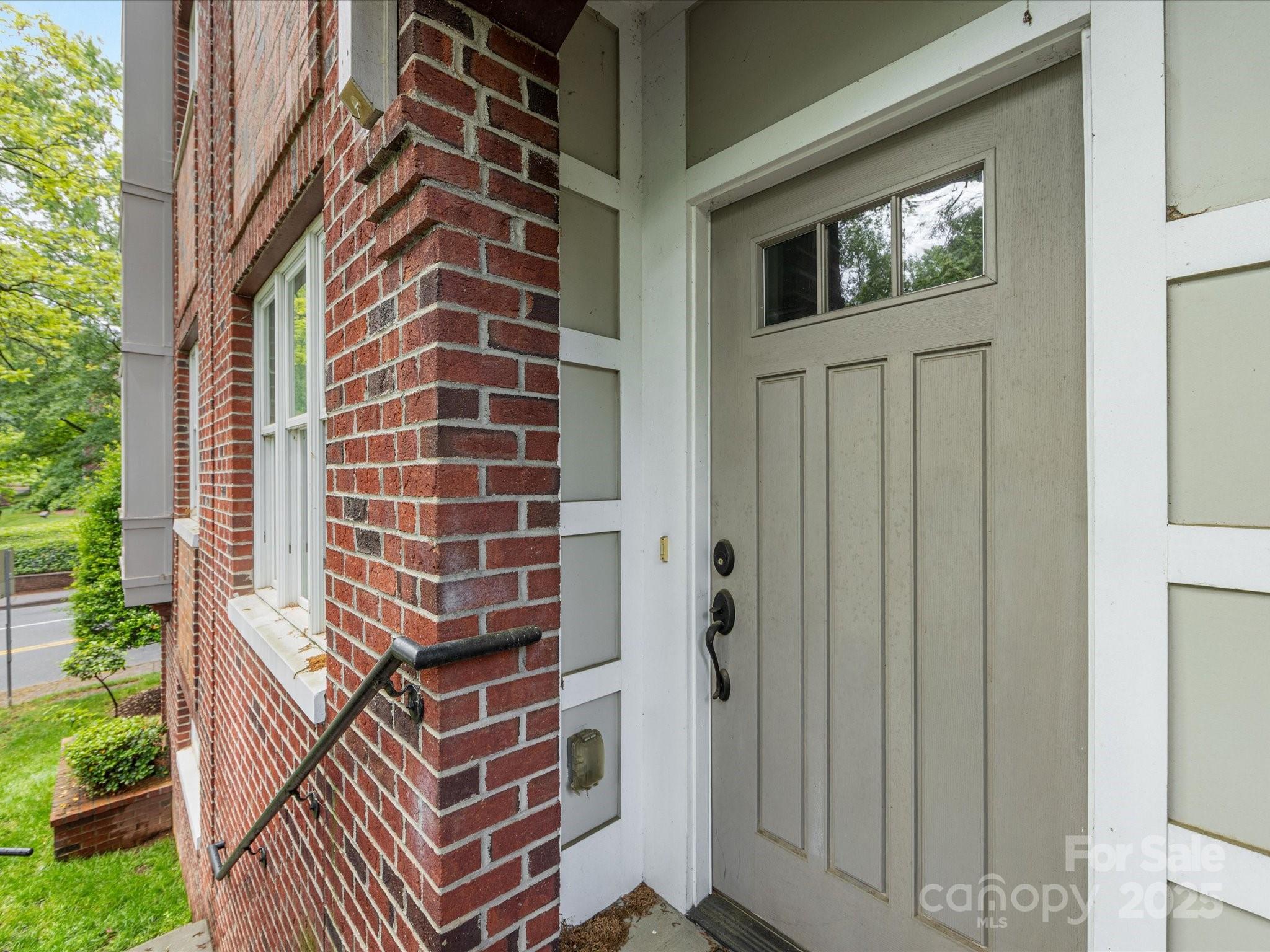 100 N Laurel Avenue 107