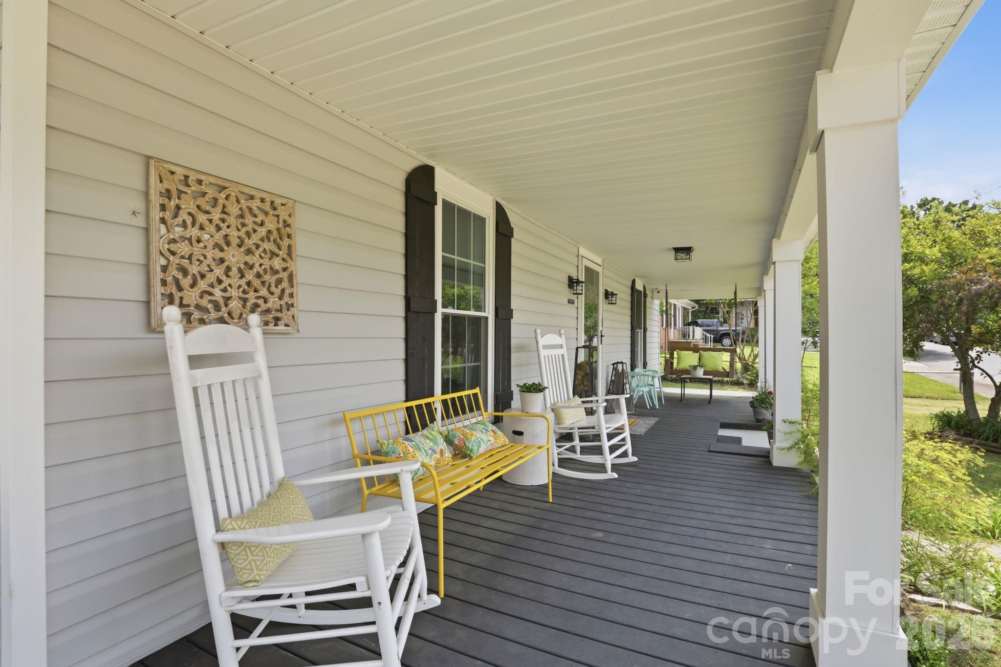 92 NW Meadow Avenue NE