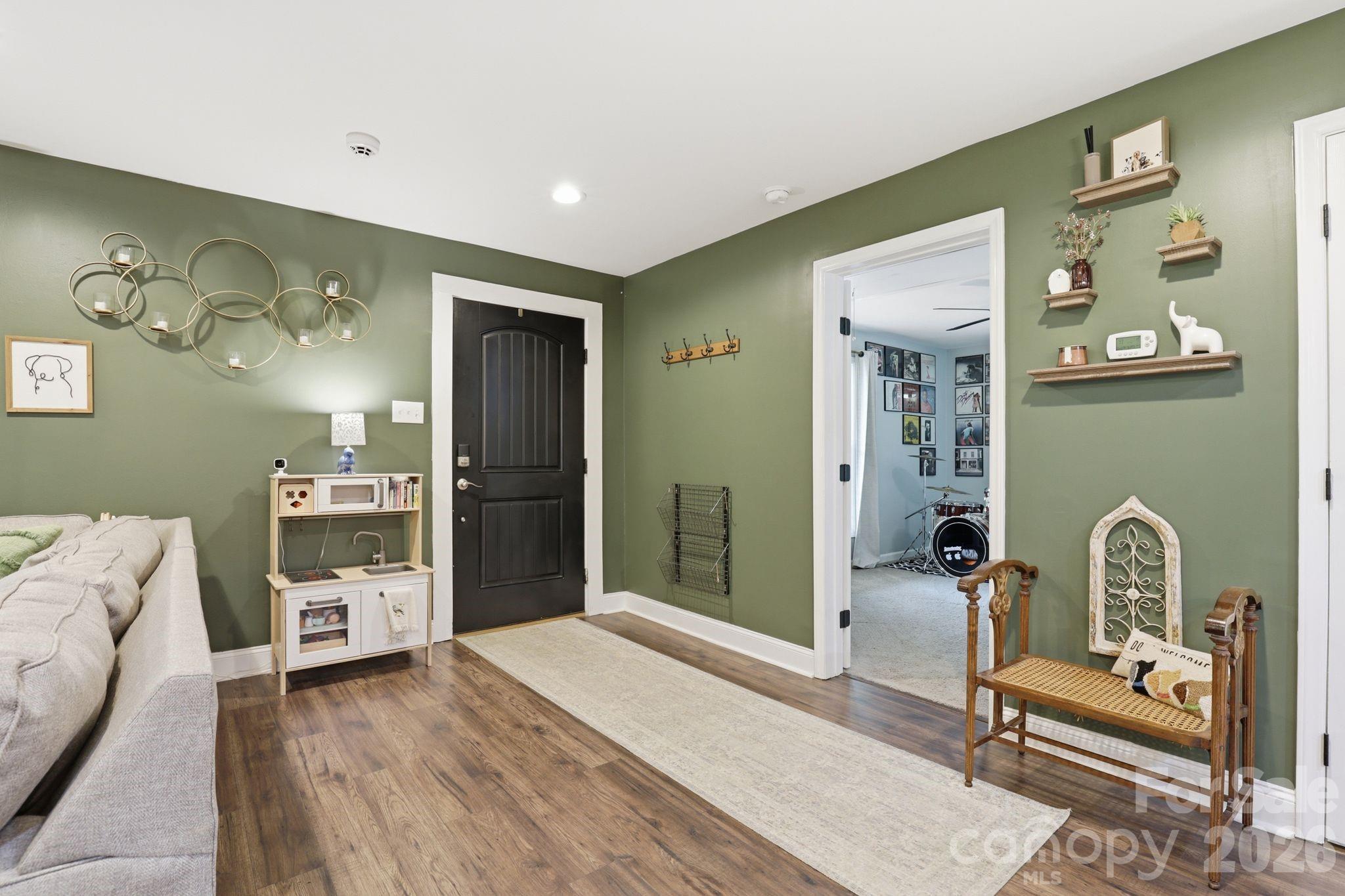 92 NW Meadow Avenue NE