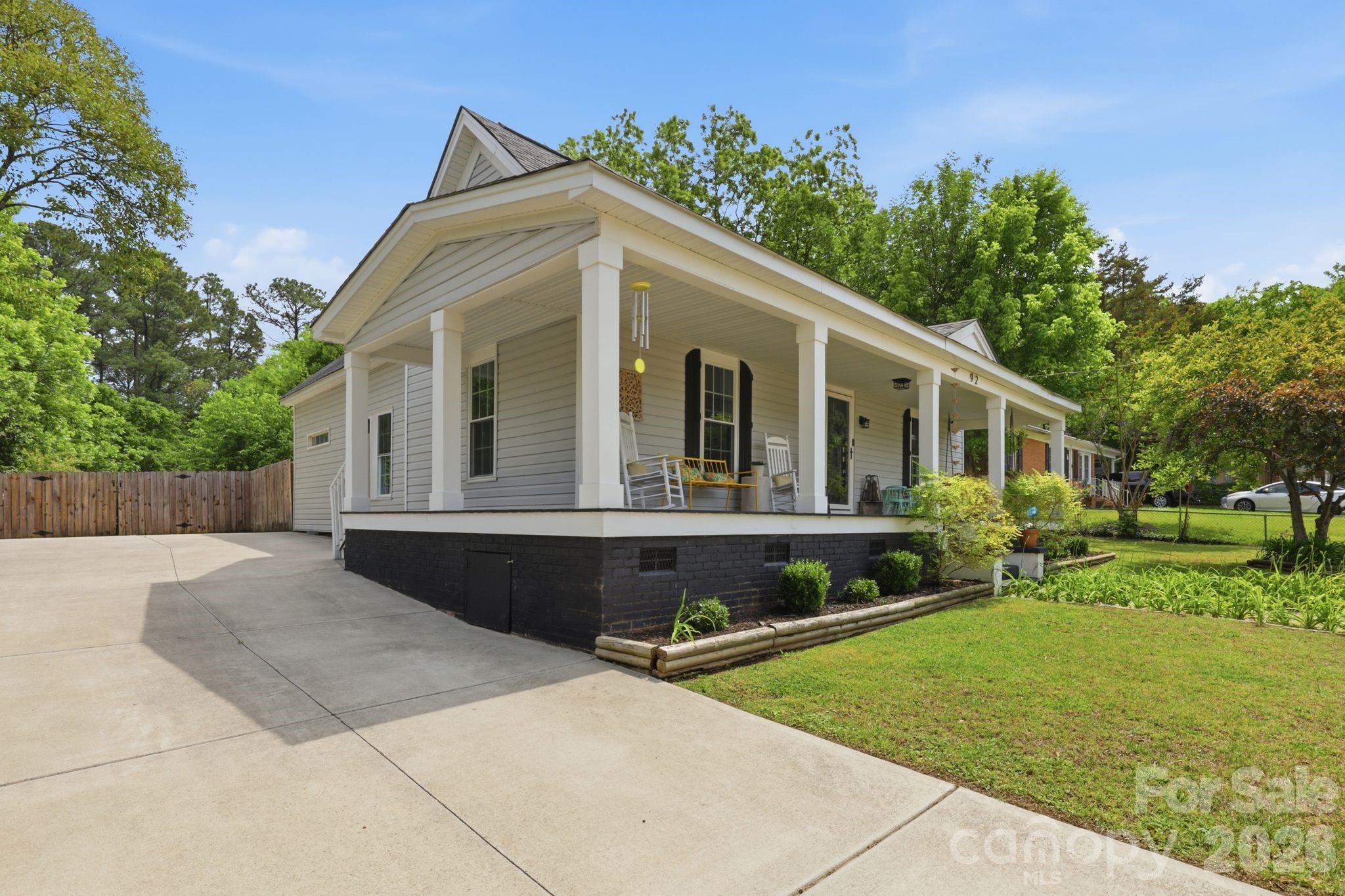92 NW Meadow Avenue NE