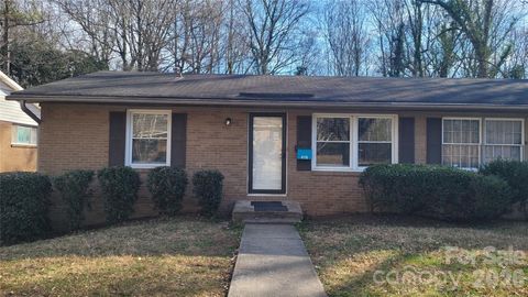 Photo of 4715 Highlake Drive, Charlotte, NC 28215 (MLS # 4331998)