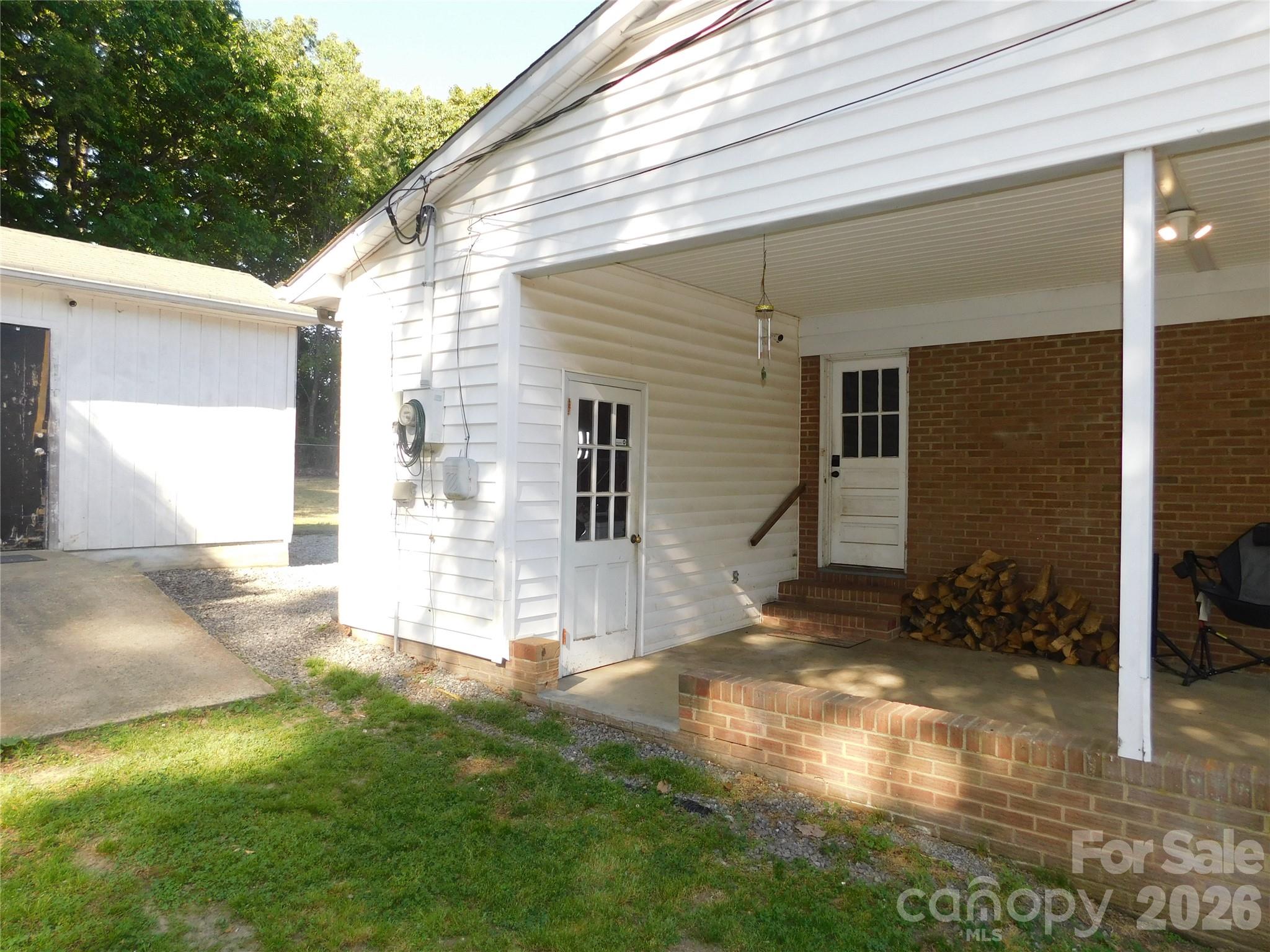 213 General J E Johnston Street