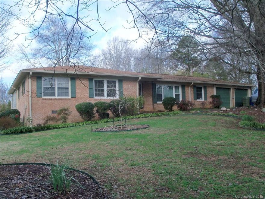 Great brick ranch in a nice established neighborhood with numerous updates including a high efficiency Trane heatpump, roof 30 year architectural shingles, vinyl wrapped overhangs, Custom cabinets, generous walk in closets, fenced back yard, and new master bath with Italian tile floors. Nicely done one level home!