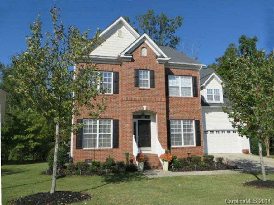 Hurry, won't last! Immaculate home on quiet, cul-de-sac street w/Fort Mill Schools! Bright, open plan features  HWs & crown in foyer, DR & Living/Office. Gorgeous Kitchen has 42" cabinets, center island w/ SS appl, Corian ctrs, tile back splash - all open to large GR w/FP.  Handy Butlers Pantry. Tile in Kitch/Brk, + all baths. Master Suite offers sitting area, his & hers closets & dual vanity bath w/garden tub & sep. shower. Guest suite w/bath.  Bonus or 5th BR w/WIC. HUGE, private rear deck.