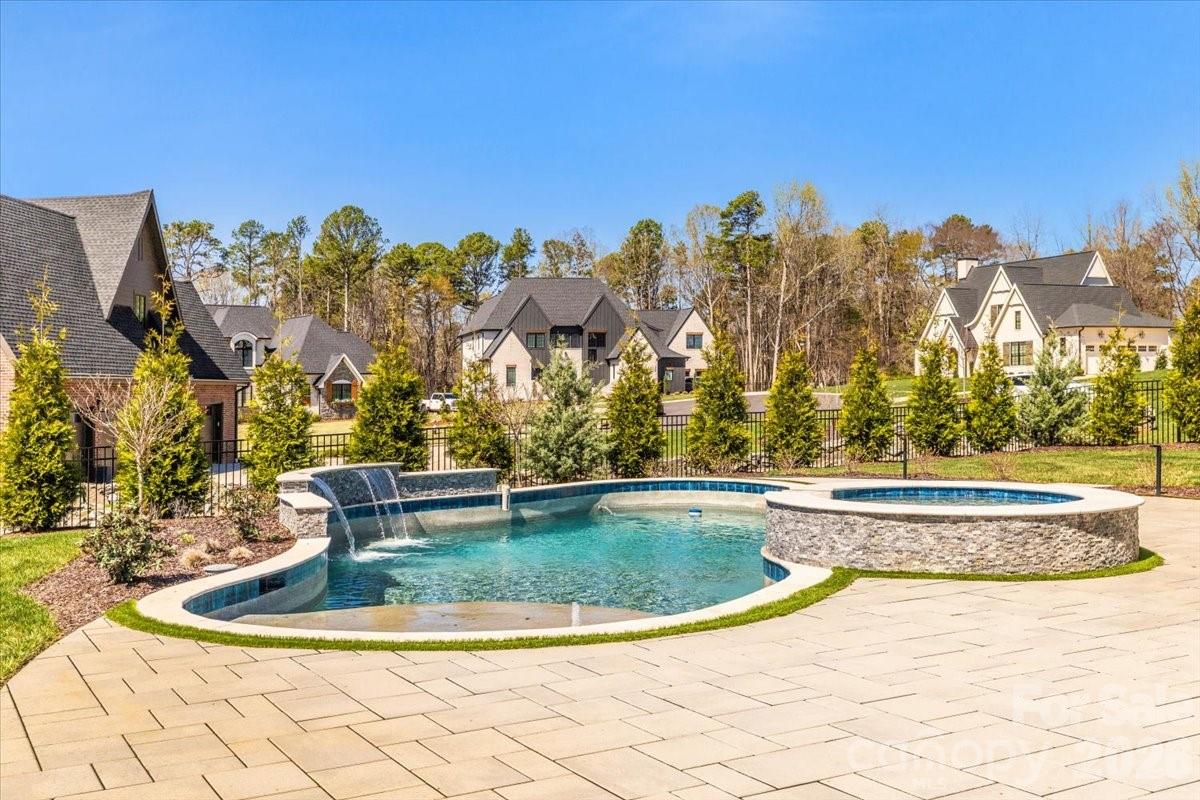 Twin Lakes - Residential