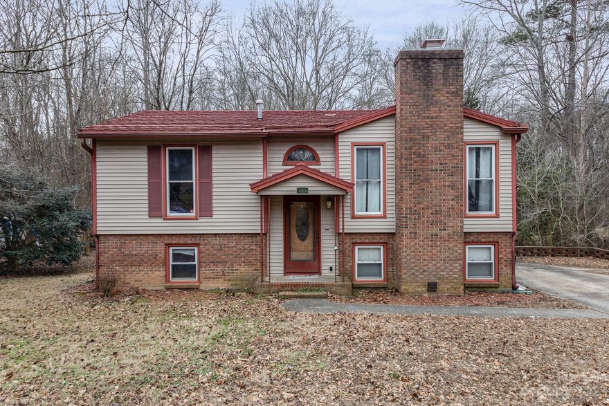 Split Level Home on over 1 acre with NO HOA waiting for you to come make it your own. The home has an open flow floor plan both upstairs and in the finished basement. A large covered/screened deck off of the dining room and kitchen is waiting on you to enjoy those nice evenings with your wooded view. Home has easy access to I-85, 321 and Downtown Gastonia/FUSE district dining.