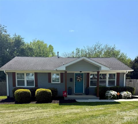 Photo of 4238 Donnybrook Place, Charlotte, NC 28205 (MLS # 4370044)