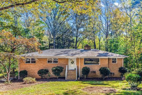8620 Pine Circle Charlotte NC 28215