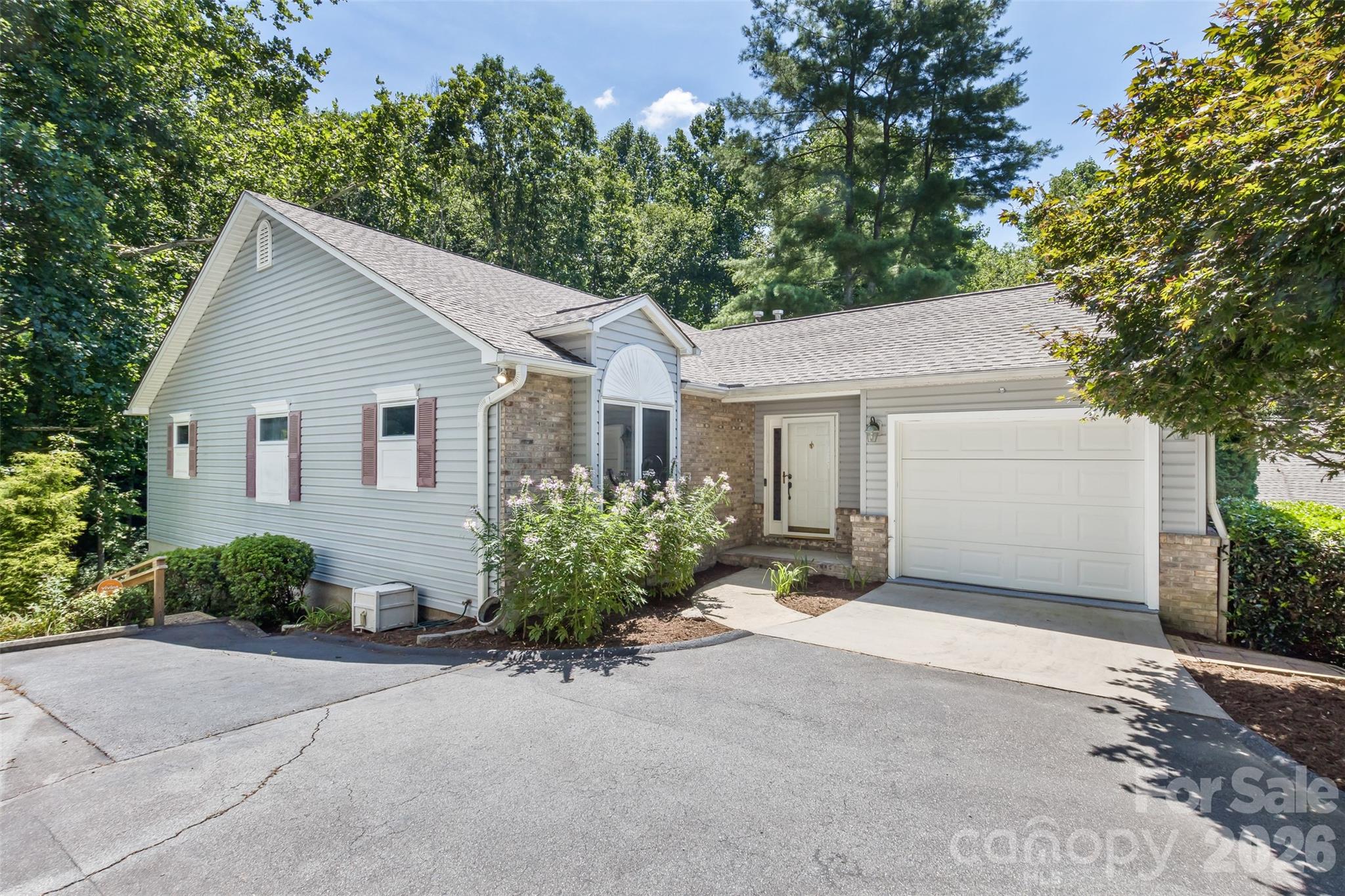 100 Titleist Way, Hendersonville, NC, 28739