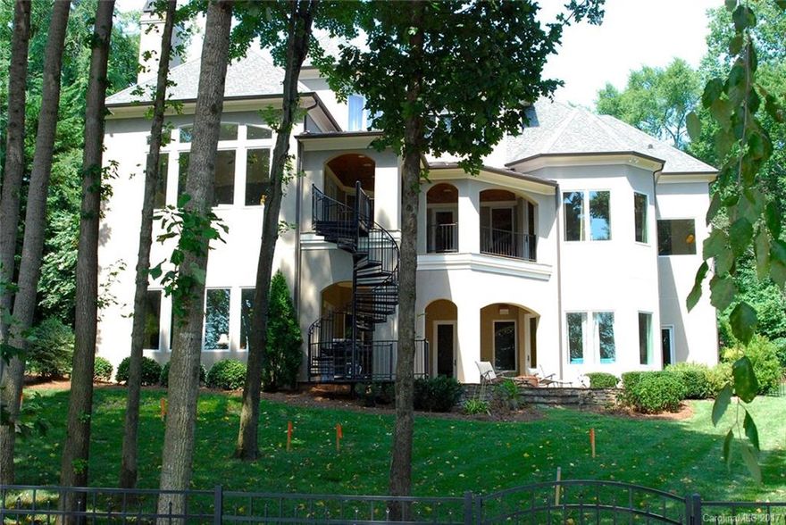 2 story and a basement on Lake Norman, nothing to do but move in...