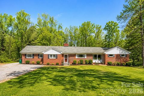 Photo of 1207 Sunset Drive, Charlotte, NC 28216 (MLS # 4382387)